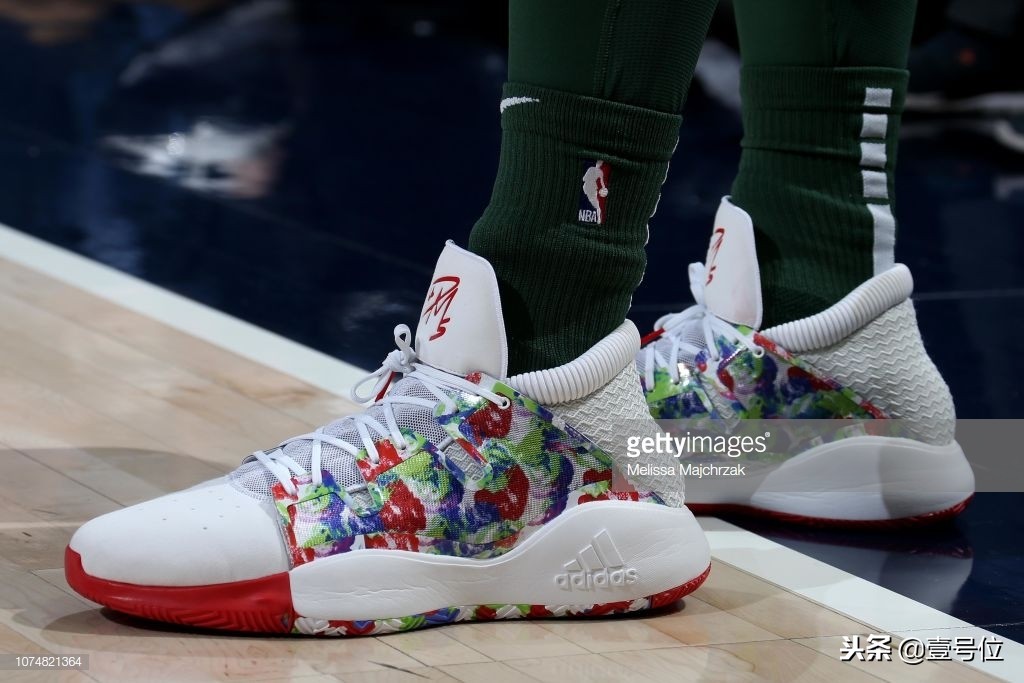 圣诞大战球鞋上脚,2010圣诞大战科比上脚球鞋