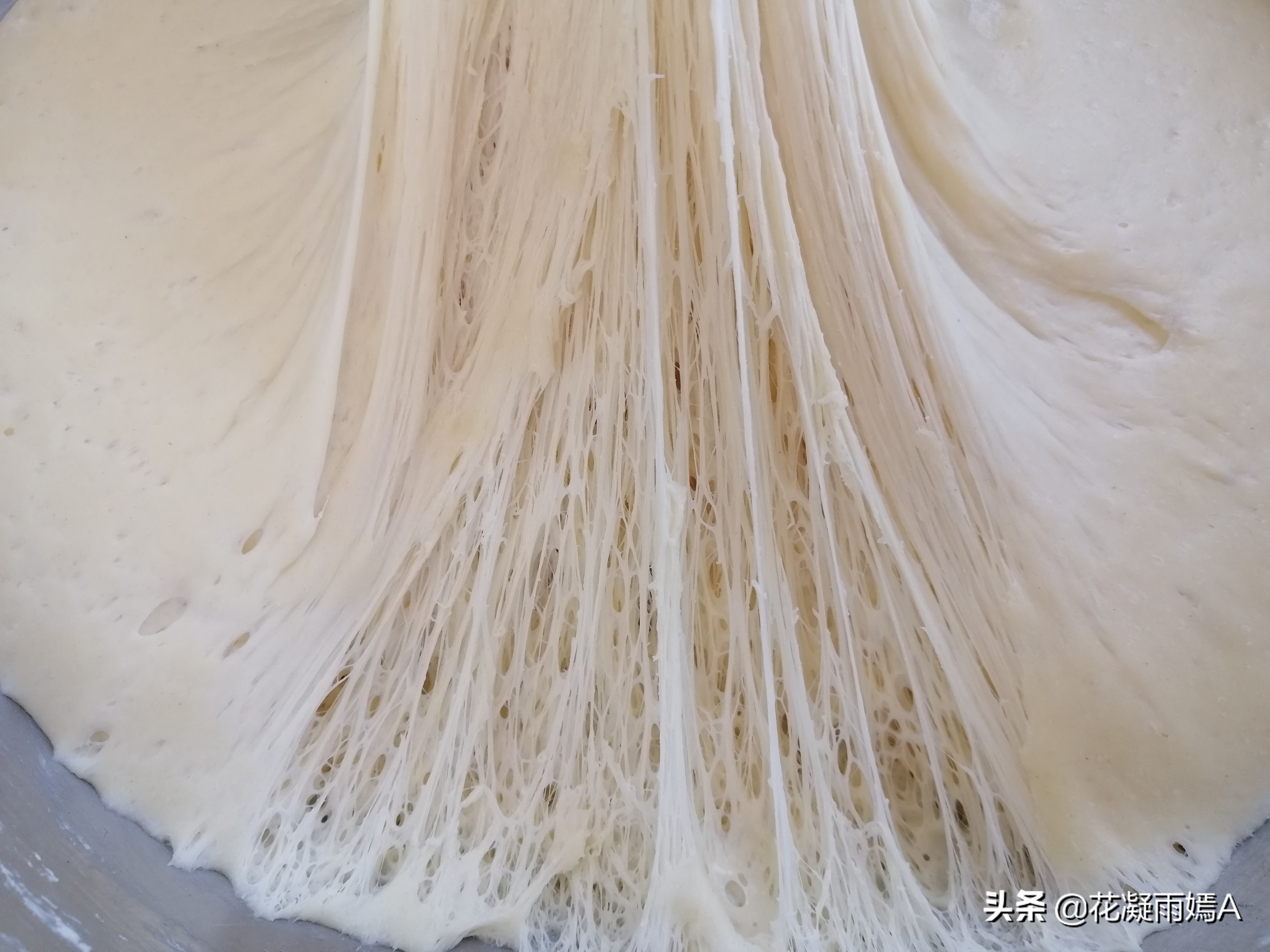 做好的油条摆摊怎么出摊,油条最简单的做法只用面粉鸡蛋