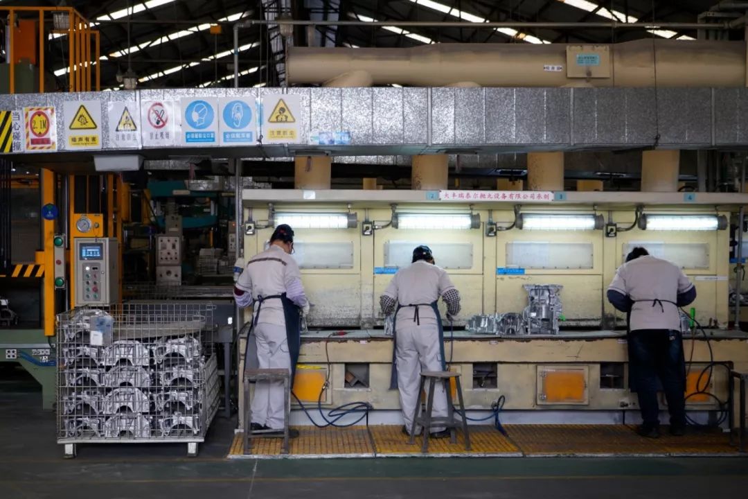 冬夜漫长而艰辛,冬夜漫长而寒冷