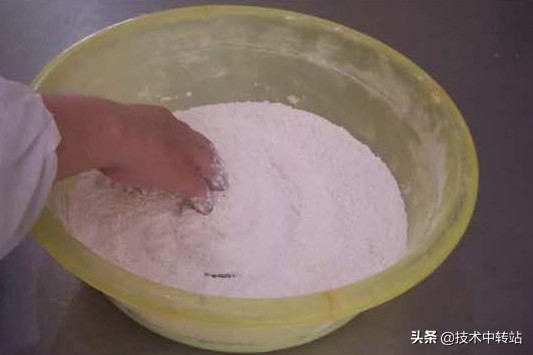 快速做油条的做法和配方的全过程,做早餐油条做法和配方的全过程