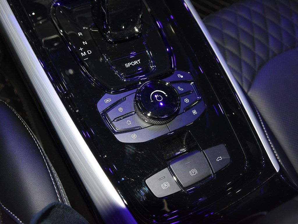 钢琴烤漆面板优缺点,汽车内饰钢琴烤漆面板