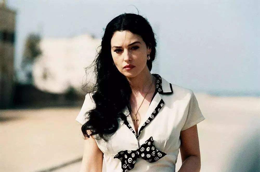 意大利女神莫妮卡·贝鲁奇的魔鬼身材天使脸庞！