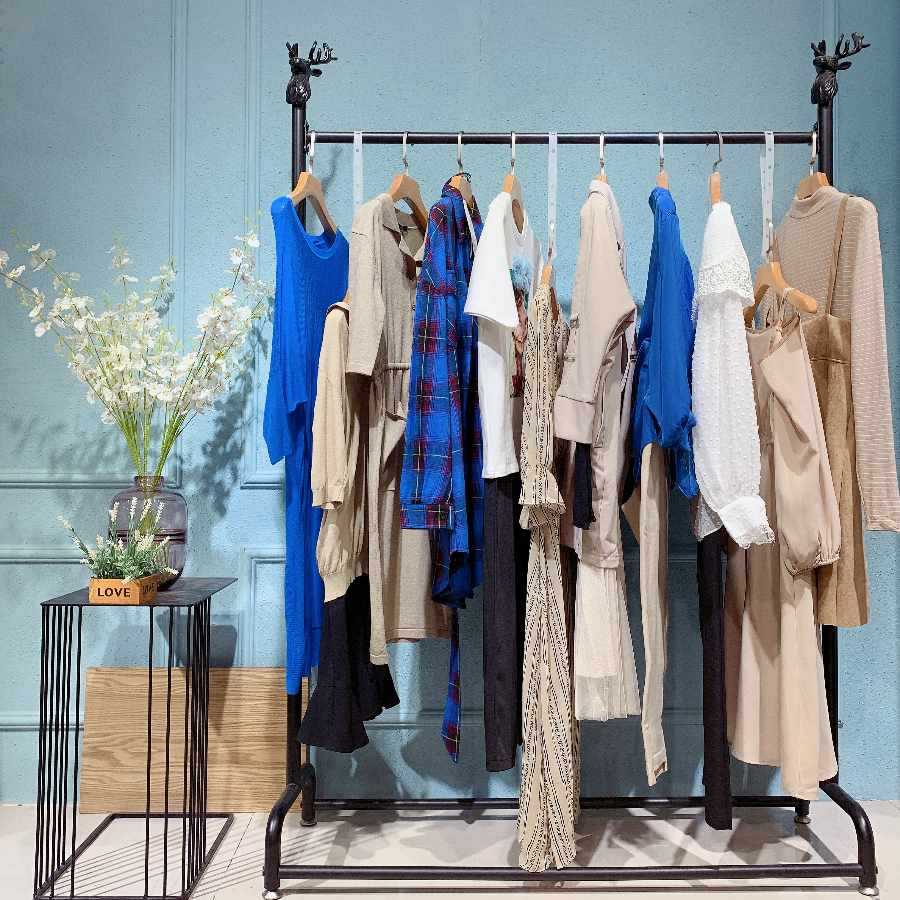 服装库存尾货有什么套路,揭秘服装库存尾货