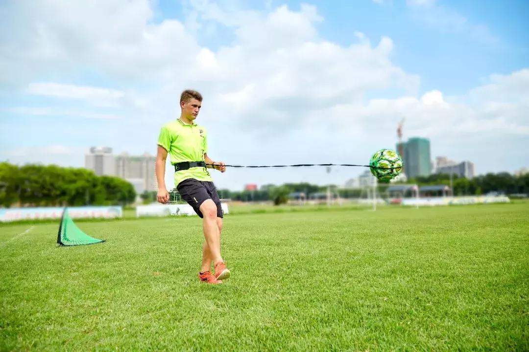 魔法足球球场,魔法草坪足球场