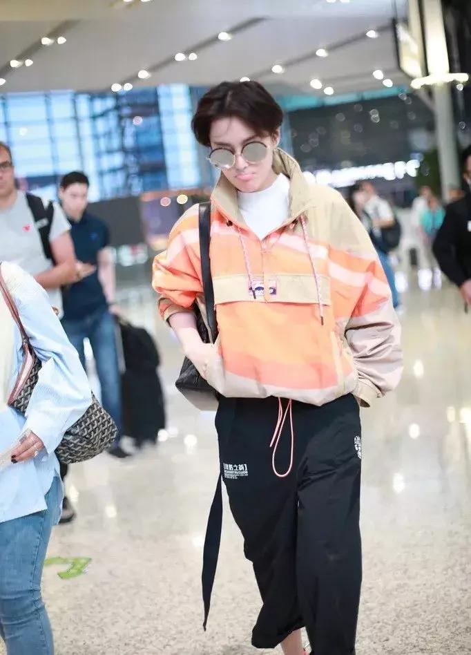 张馨予短发又飒又美,军嫂张馨予短发造型又a又飒