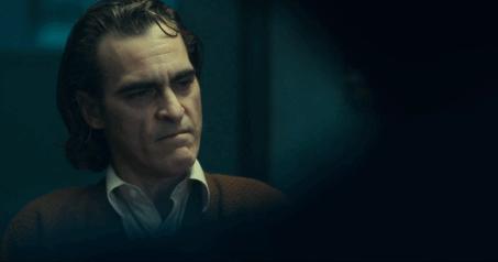 他不是演得好，他就是小丑本人