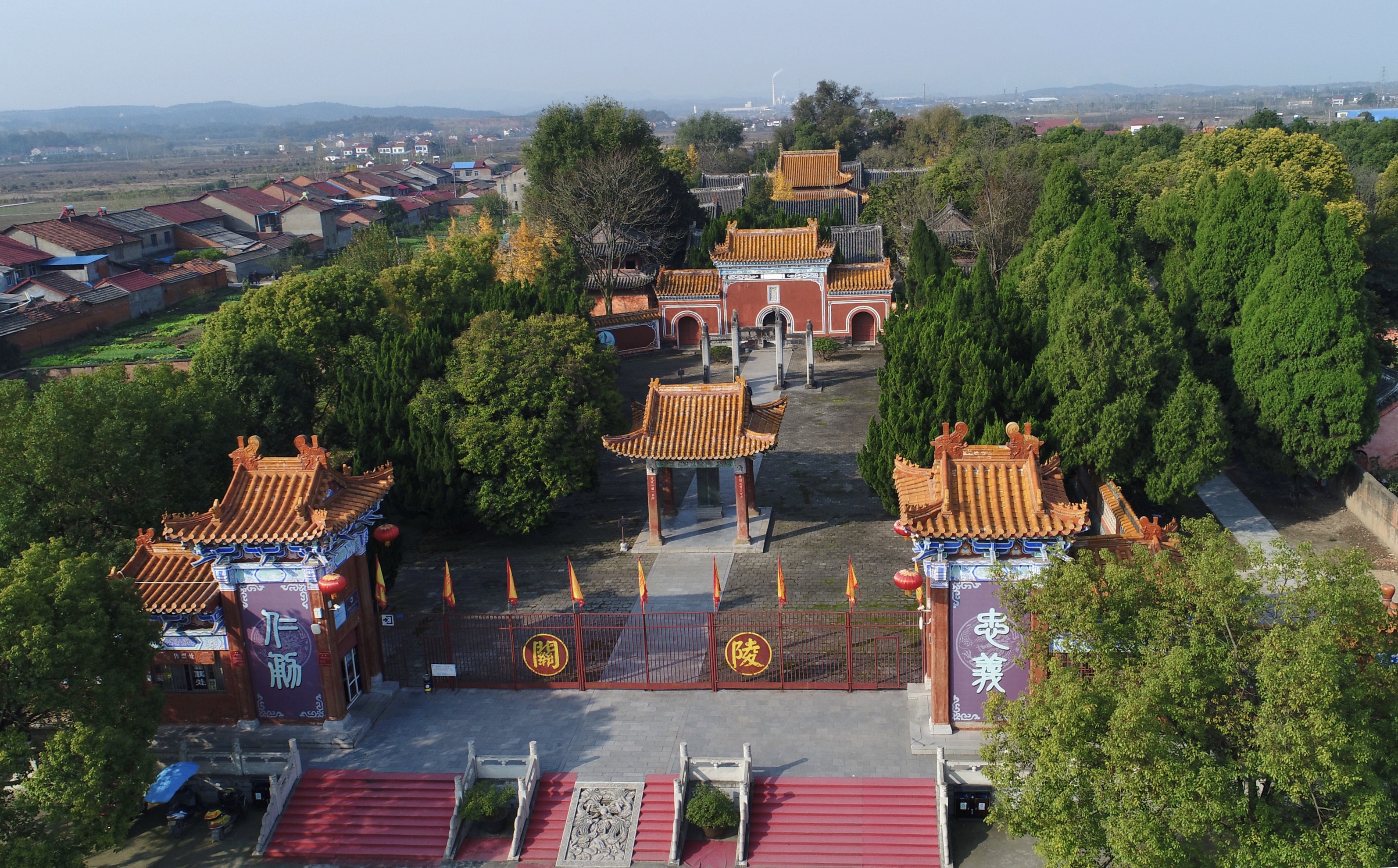 手持青龙偃月刀武圣关羽,武圣关羽关云长手持青龙偃月刀