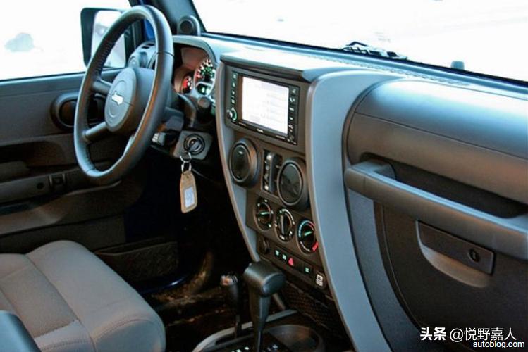 最烂的越野车内饰？16图看完吉普牧马人仪表内饰编年史