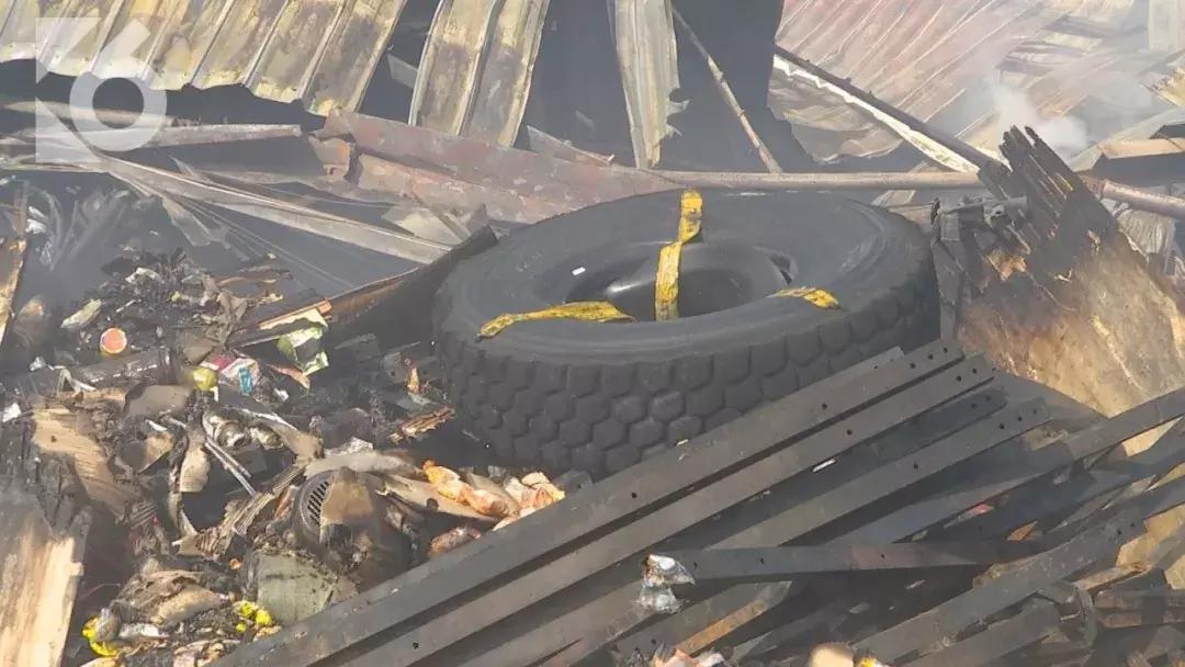 “这是我见过的最大的火…”数千平米仓库付之一炬