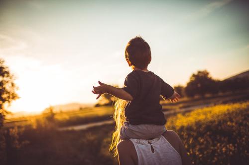 孩子特别黏人是心理有问题吗,心理学和十岁的孩子沟通方式