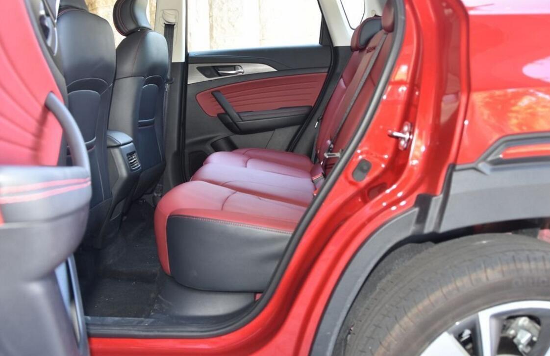 XRV的眼中钉,光发动机就更强,实测油耗6.4L,扭矩260N.m,仅9万