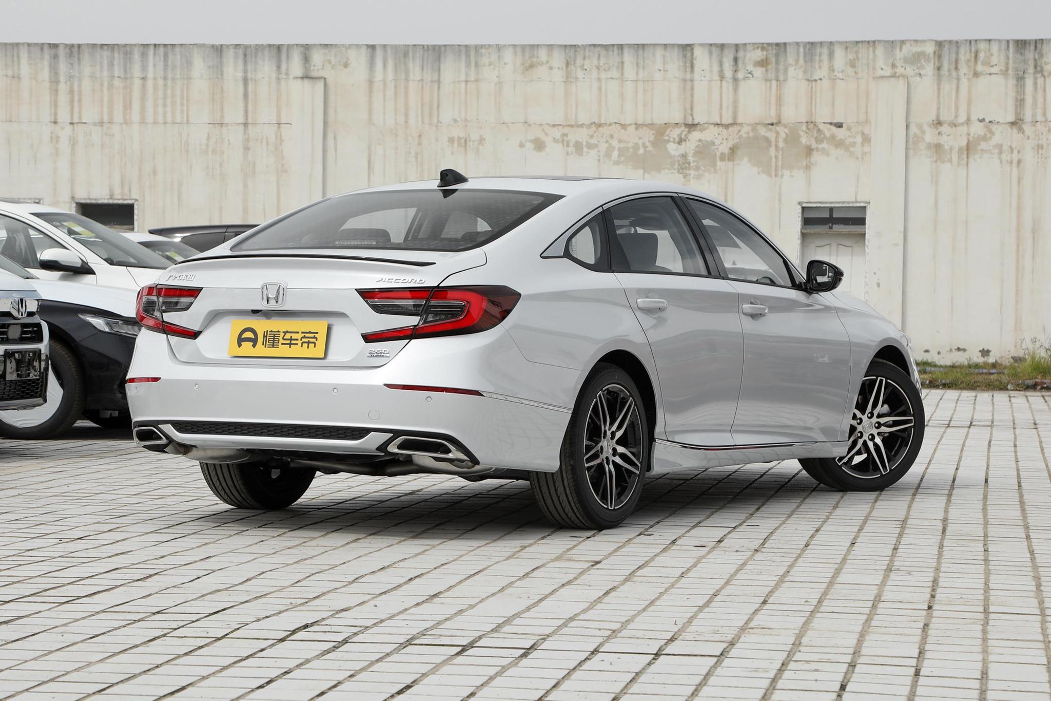 新款雅阁全系导购：价格门槛降1万元推荐260TURBO幻夜尊贵版