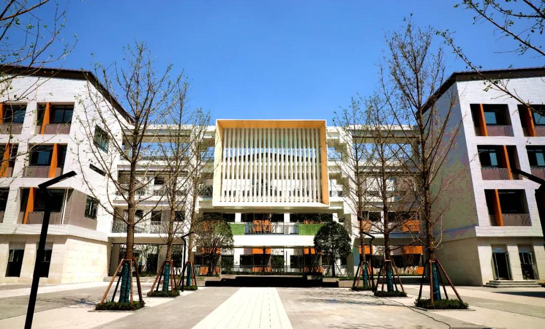 成都龙江路小学新城分校,龙江路小学新津分校的动工