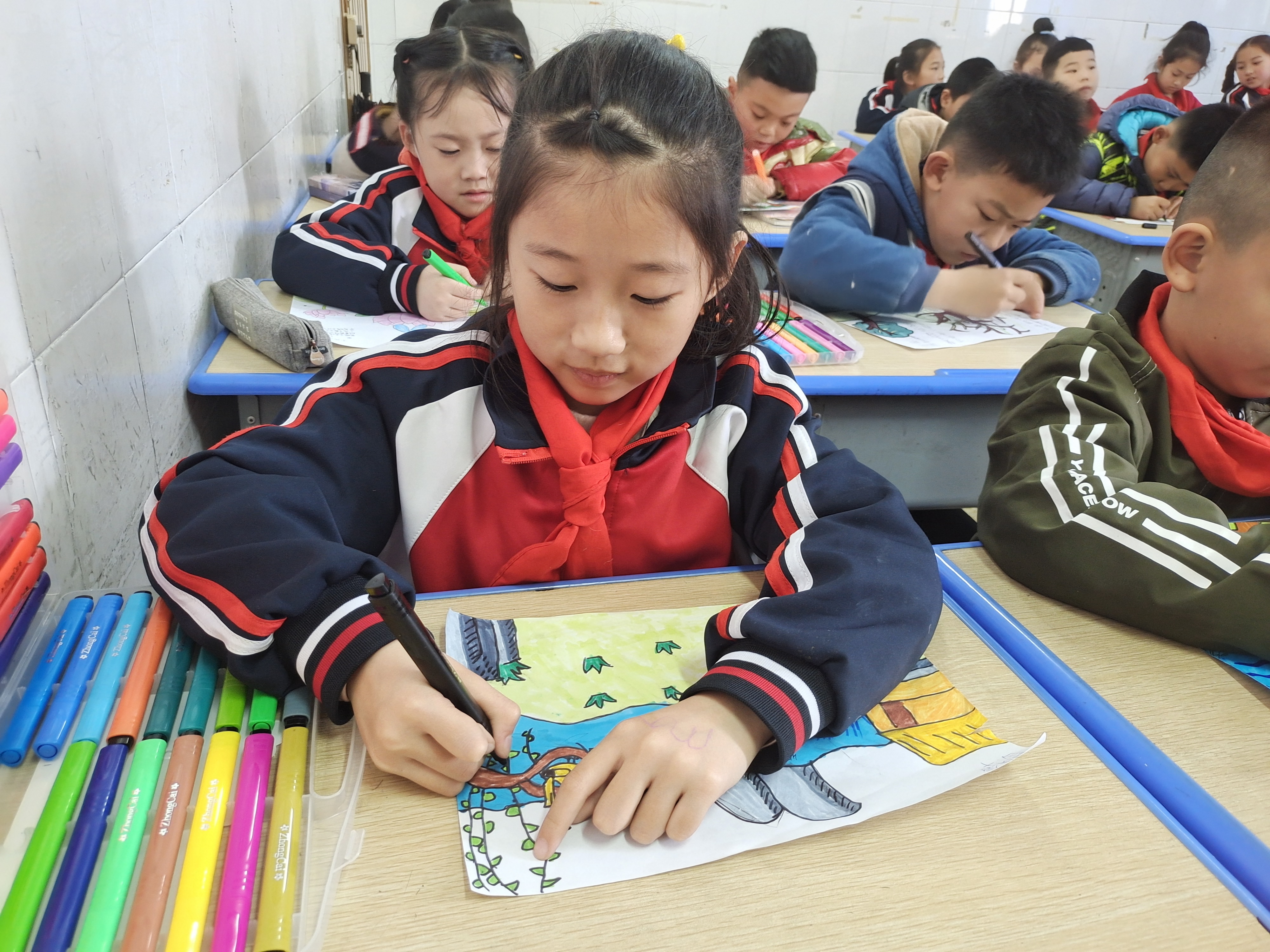 薛城区临山公园手抄报,薛岗小学开展庆六一黑板报评比