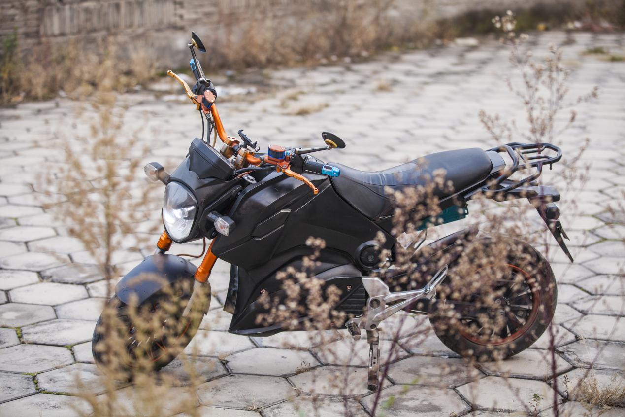 孤独夜里男孩的唯一陪伴，小厂电摩也有的情怀槽车详聊小猴m3！