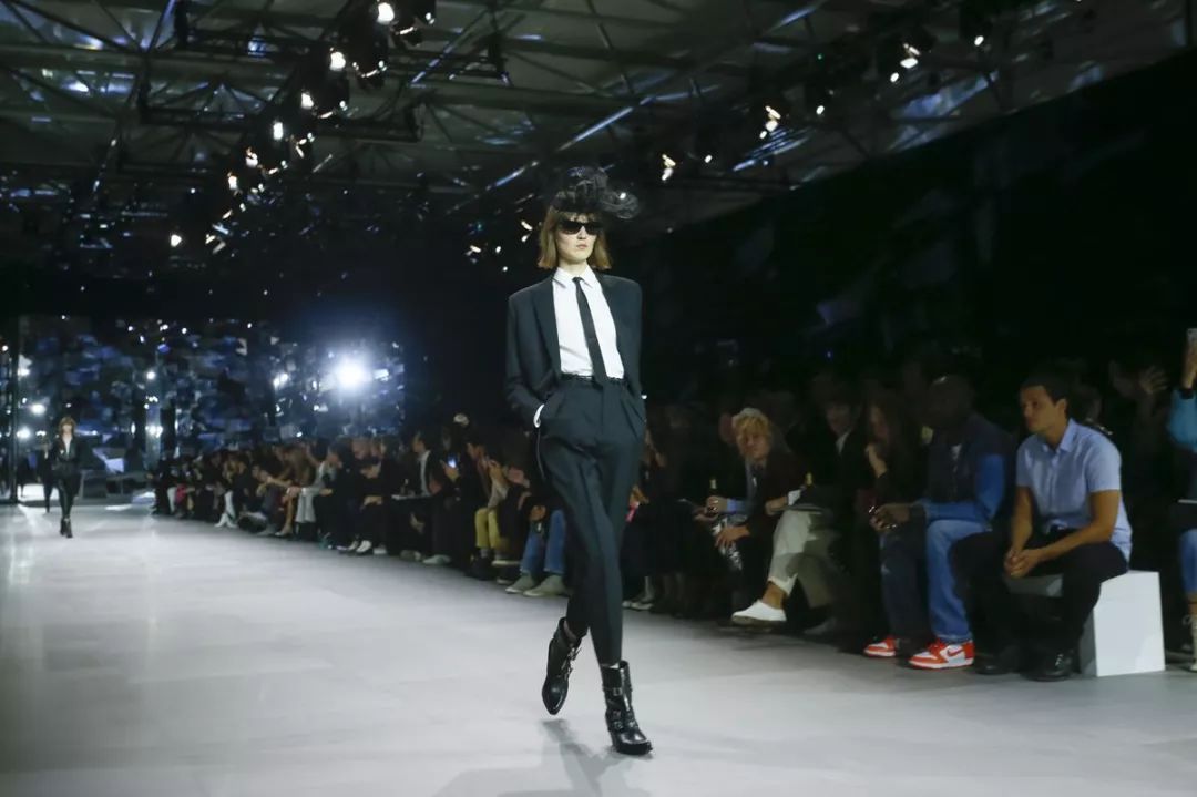 2019春夏4大流行趋势照着穿美到哭,今年秋冬流行这样穿时髦又温暖