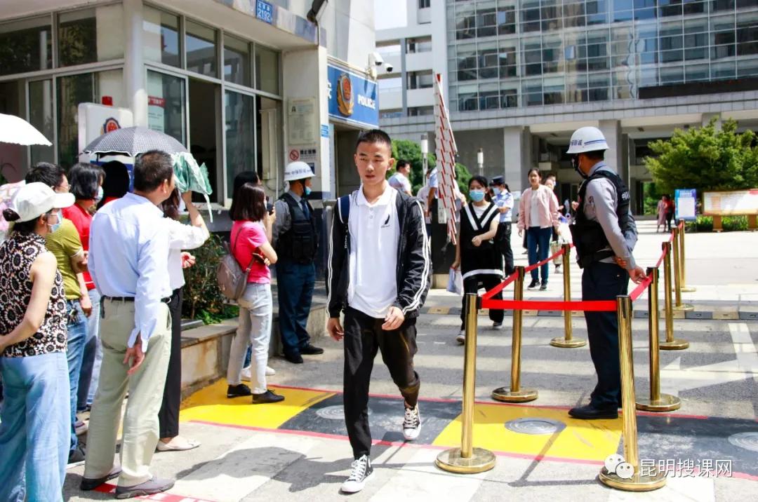 中考送考的家长给孩子说的话,中考是学校送考还是家长送好