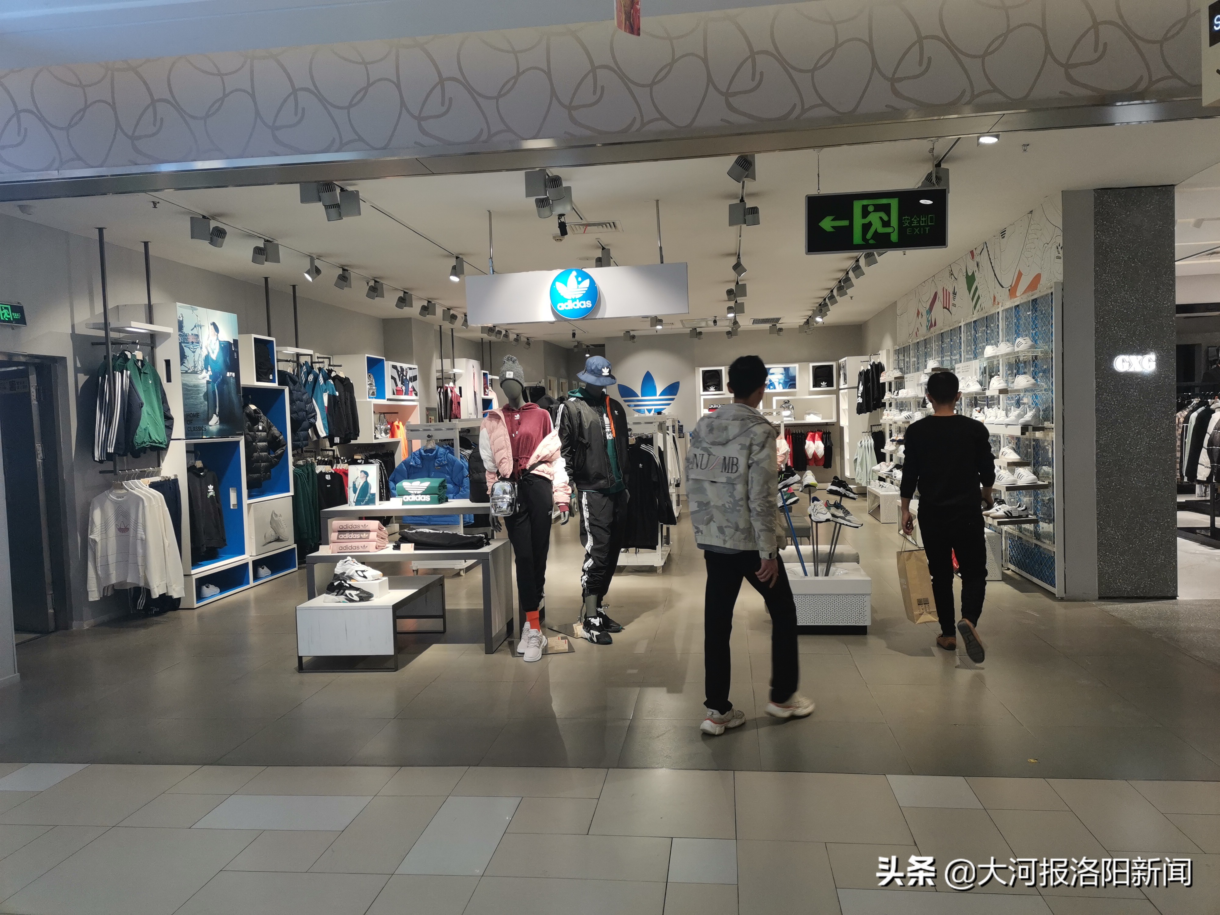 阿迪达斯三道杠纠纷,阿迪达斯三条杠事件