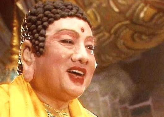 扮演如来佛的朱龙广被泰国人叩拜,如来扮演者朱龙广去泰国被人跪拜