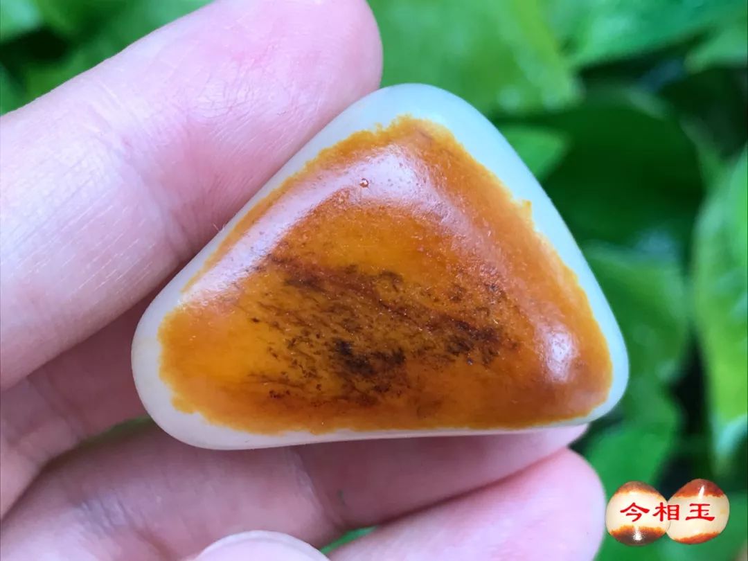 和田玉籽玉玩料之美,怎么欣赏带皮和田玉原石