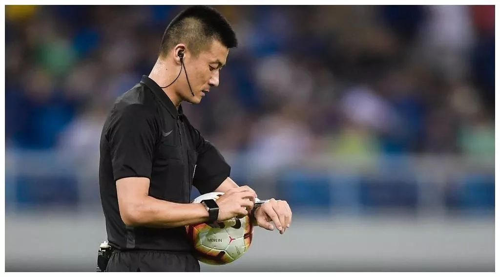 傅明吹罚越位犯规原视频,裁判这球到底算不算进球