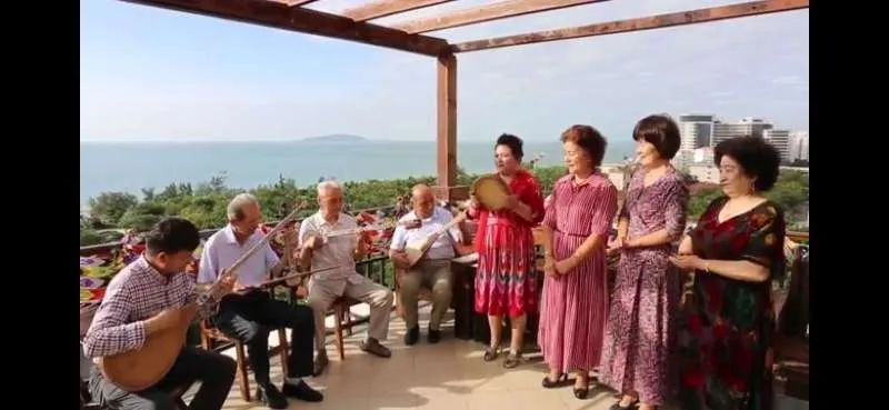 *疆新**欢喜老年公寓创始人热孜亚：她用爱为老人心中照进一束光