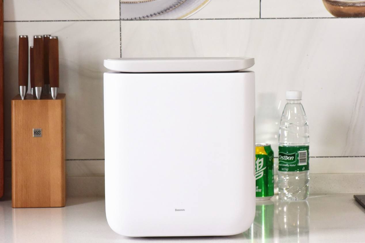 小米有品倍思把车载冰箱搬上桌？6L大容量，租房学生都能用