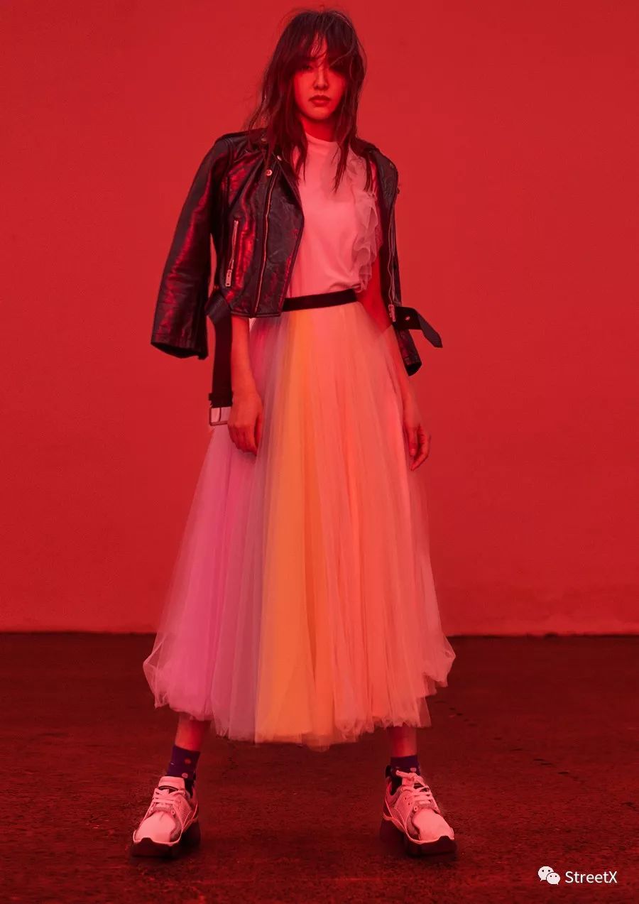 唐嫣最新的穿搭告诉你,唐嫣全黑look秀长腿