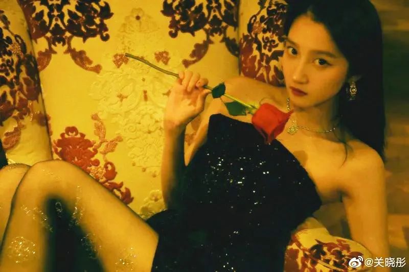 关晓彤国民闺女热搜,国民女儿关晓彤现在的情况