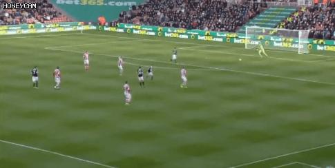 足球史上最强吊射,最远射门进球