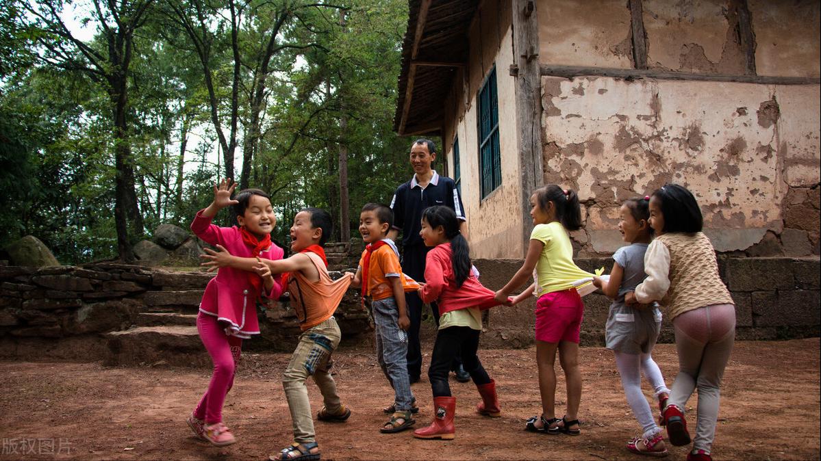 兼职代购的堂姐:当教学成为了副业,是什么把老师逼成了这样?