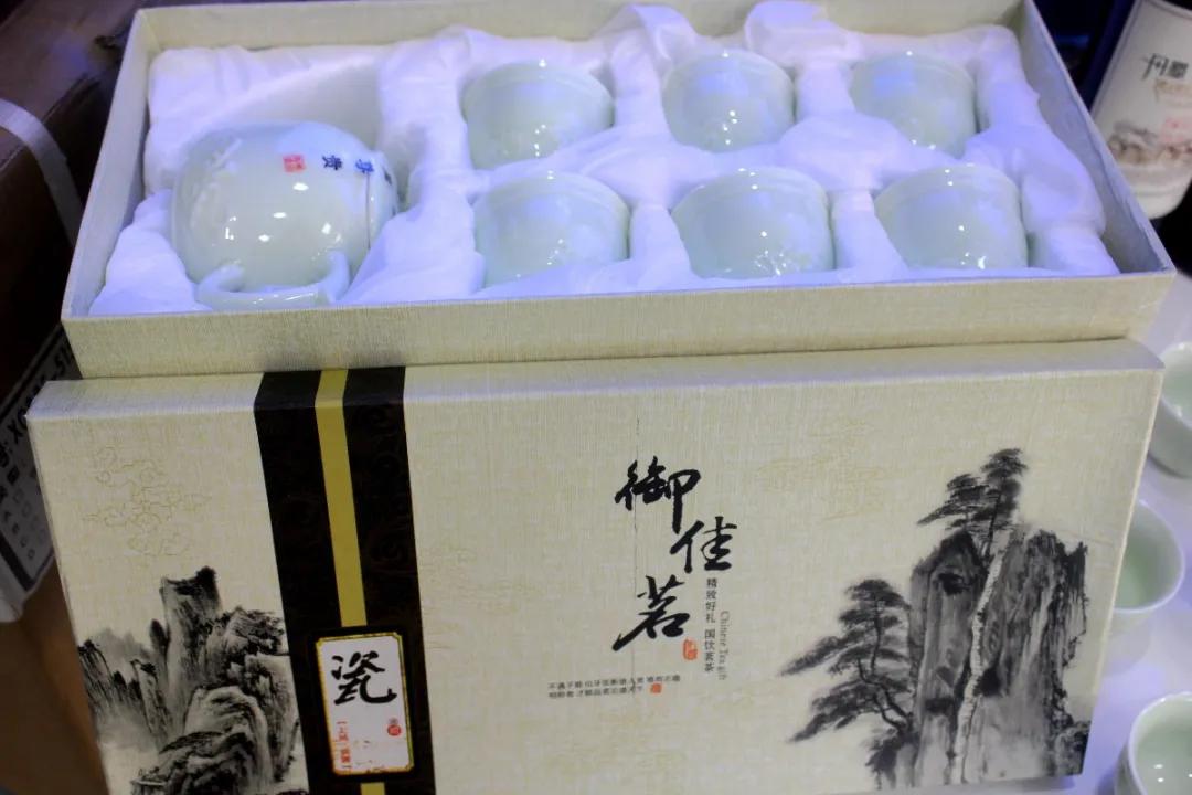 「限时秒杀」抢购2.89元红酒带回家！超值好礼，来就“兑”了