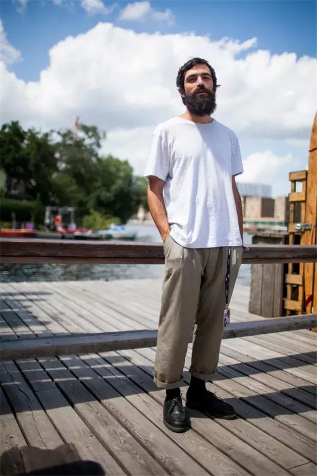 男人过了50岁，如果不差钱建议多穿这3种裤子，时髦体面不显老