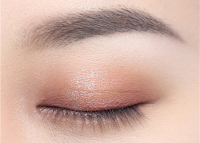 眼影怎么涂好看又自然新手教程,眼影该怎么涂才好看