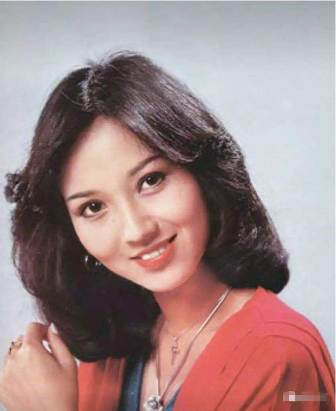 “古装第一美女”赵雅芝的混乱情史，和那些被她迷倒的男神们