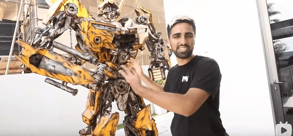 迪拜男子奋斗十年买下劳斯莱斯,迪拜小伙卖掉劳斯莱斯买法拉利