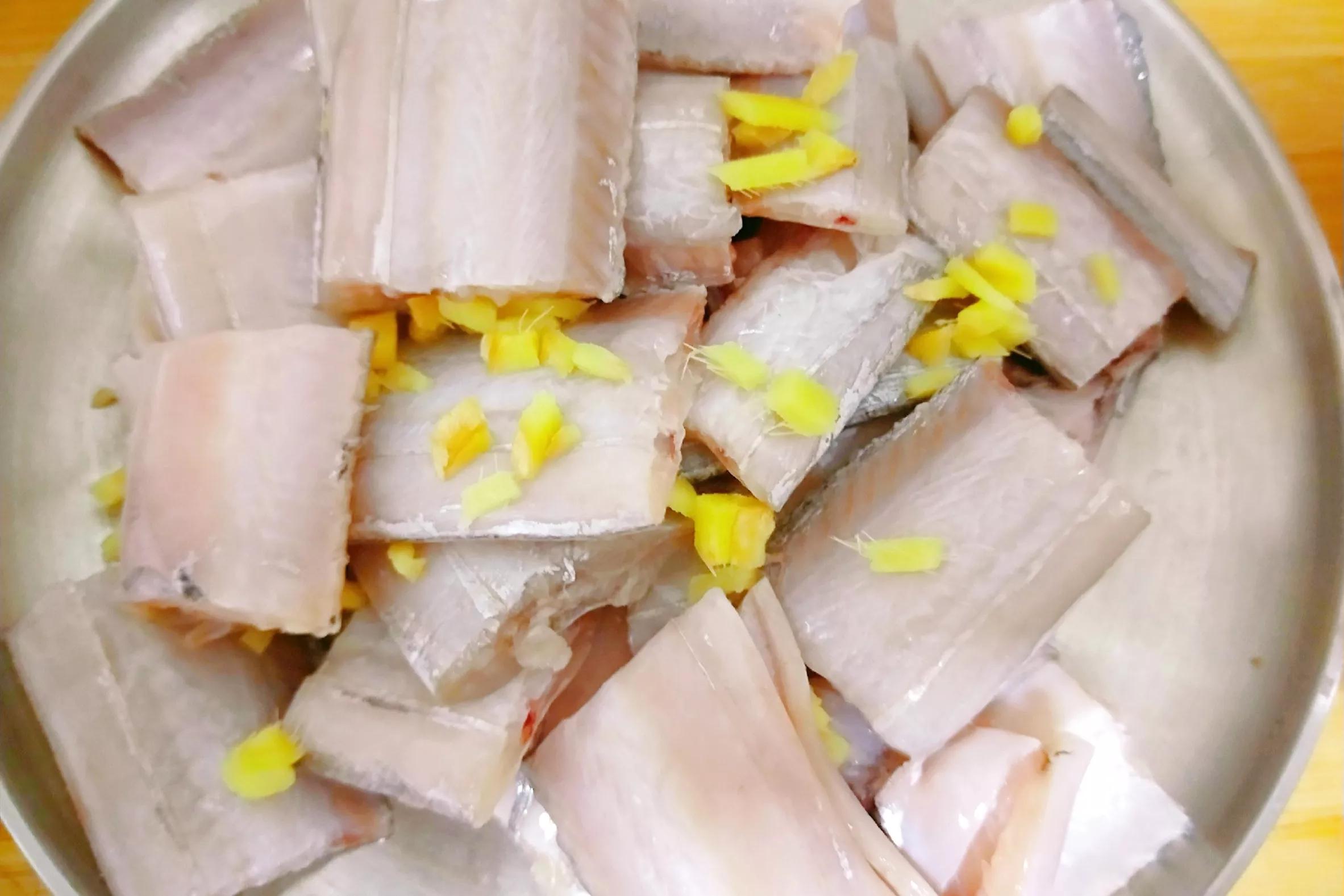 油炸豆豉带鱼家常做法酥脆好吃,台州油炸带鱼怎么炸得酥脆