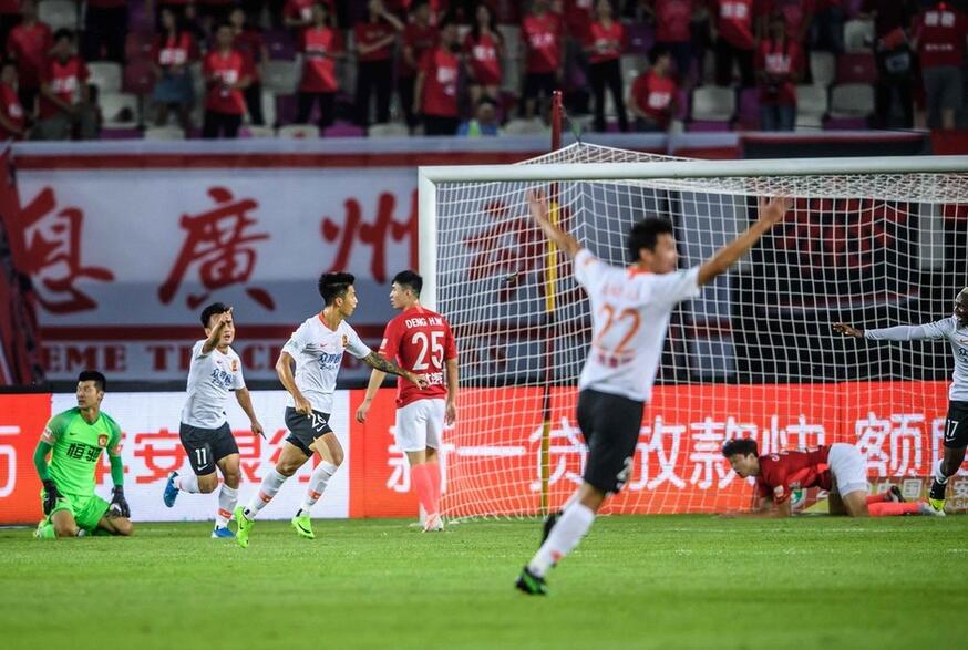 李铁卡纳瓦罗,李铁卡纳瓦罗郑智