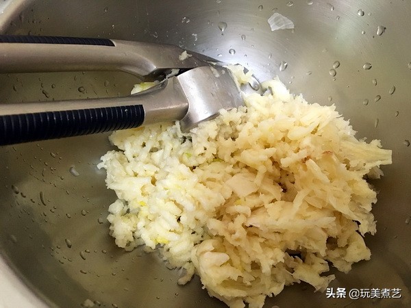 最好吃的咸猪肉做法,一蒸就特别好吃咸的猪肉