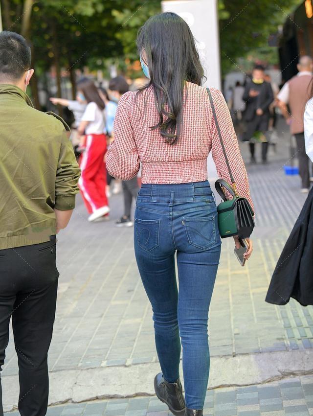 曼妙瑜伽裤穿搭图片,精致的瑜伽裤装扮