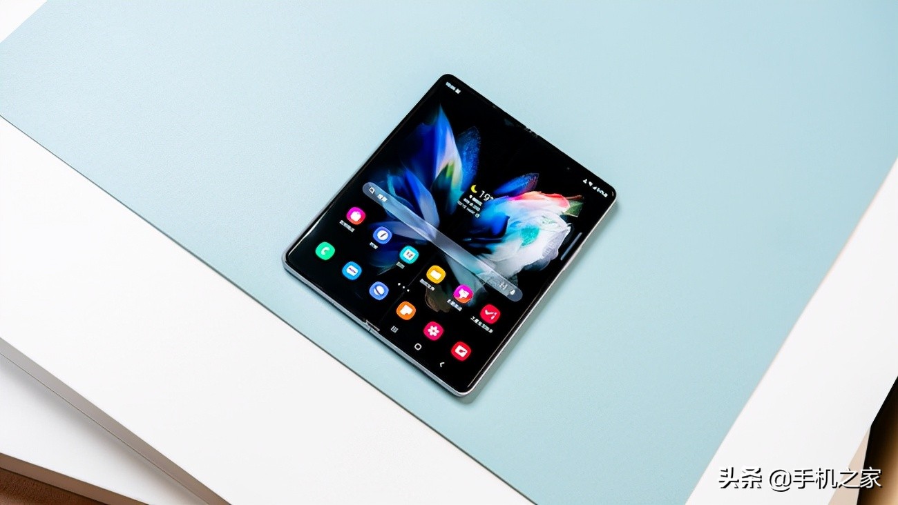 最新款三星折叠屏手机galaxy,三星折叠手机galaxyzfold35g