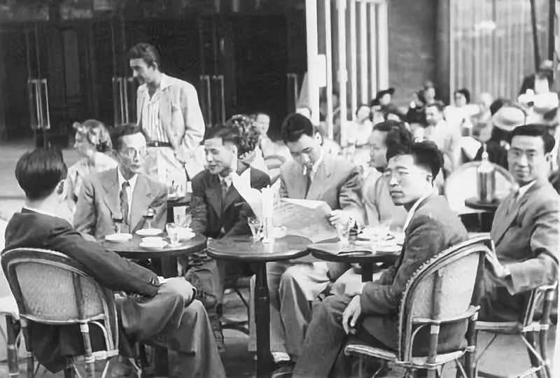 仅8年时间，他就带着这所“破烂学校”攀上了中国高校的珠峰