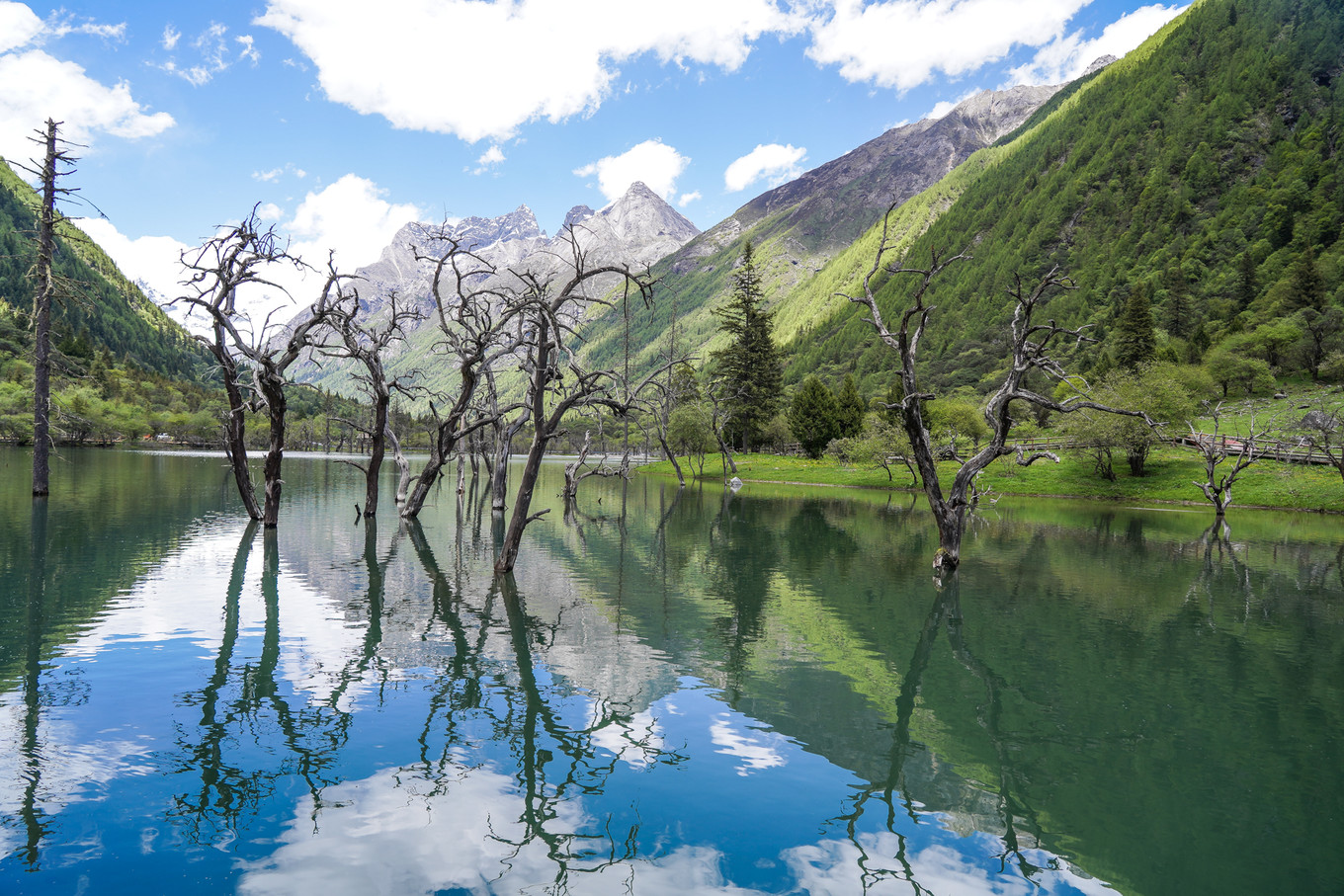 距离成都最近的户外天堂，这里比瑞士、阿尔卑斯还美