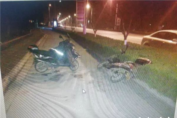 濂冲瓙鏃犵紭鏃犳晠琚挒韬骸,濂冲瓙琚挒绂诲韬骸