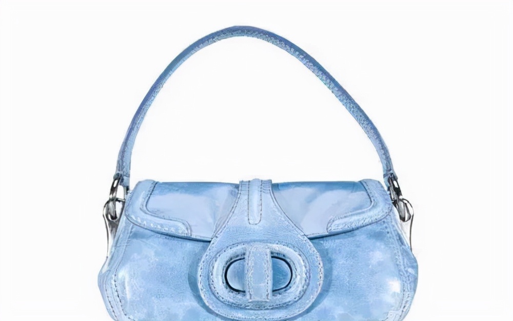 PRADA是如何成为时尚王国的女王？