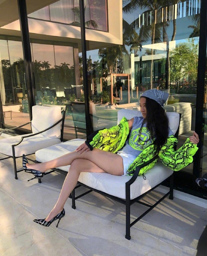 婚纱女王王薇薇72岁真实照片,婚纱女王王薇薇72岁原图