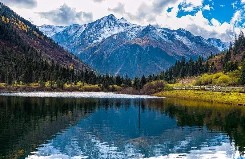 看阿坝县全景,阿坝环线海拔一览表