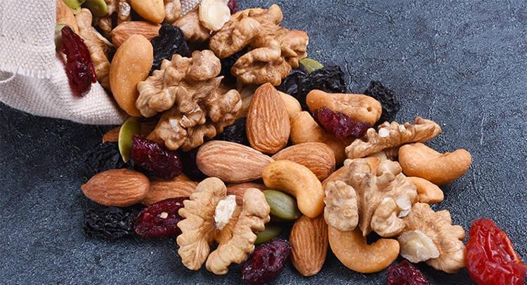 三只松鼠百草味良品铺子点名,良品铺子三只松鼠和百草味的差异