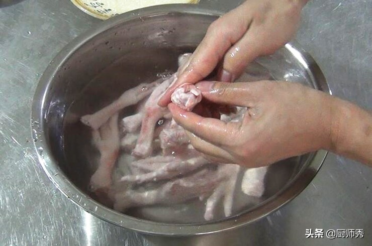 虎皮鸡爪如何做到脱骨而不烂,虎皮脱骨鸡爪的正宗做法