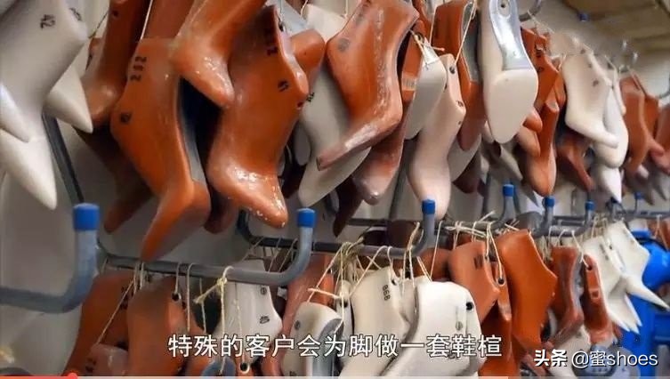 CL红底鞋的最忠实收藏者，脱衣舞娘蒂塔·万提斯魅而不俗的秘诀